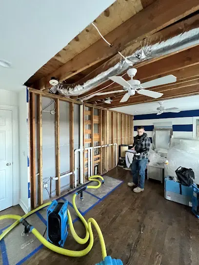 Drying a room and ceiling after an upstairs bathroom leak in Islip